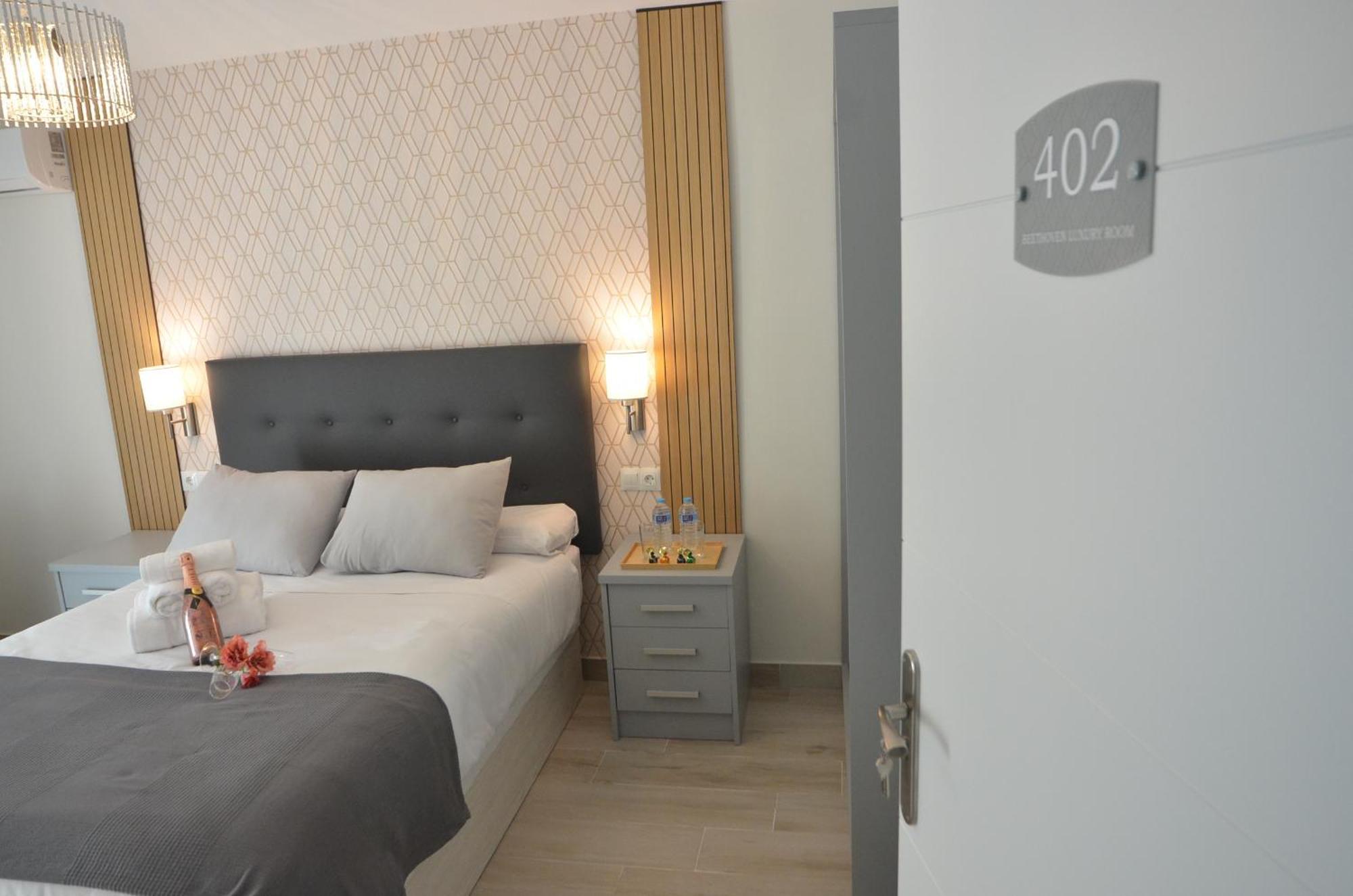 Alojamiento Beethoven Luxury Малага Екстер'єр фото